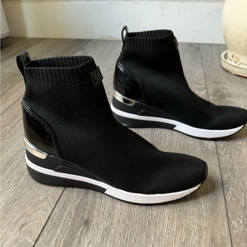 Michael Kors Women Skyler Wedge Bootie Sock Sneaker Size 8.5